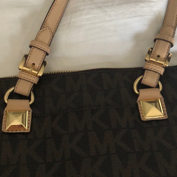 Michael Kors Signature Tote - Picture 3 of 5